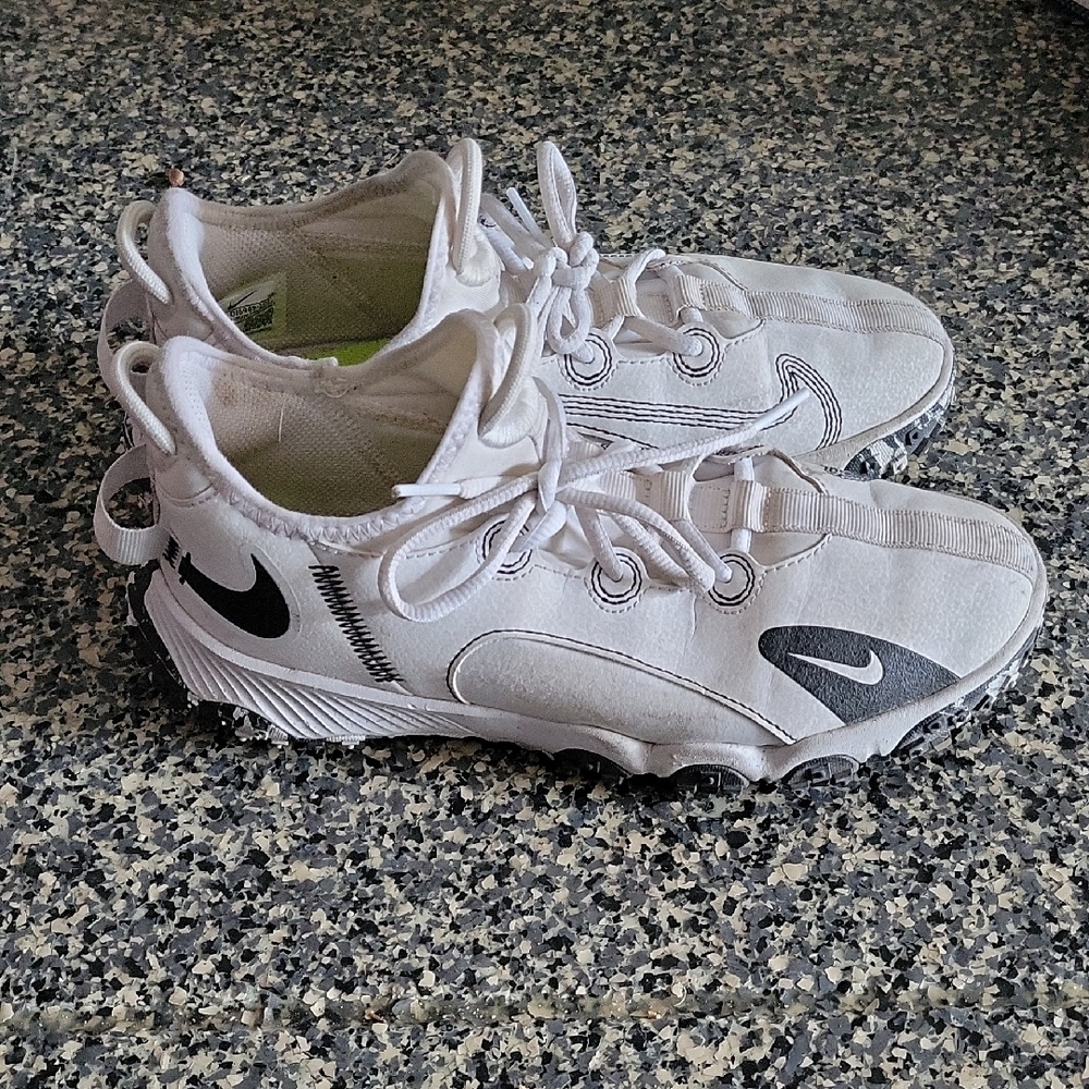 Nike White and Black Sneakers - BASEBALL TURF